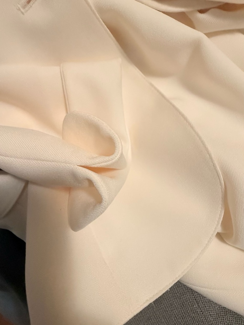 Le Suit Cream Tailored Women's Blazer & Skirt Set - Picture 5 of 6